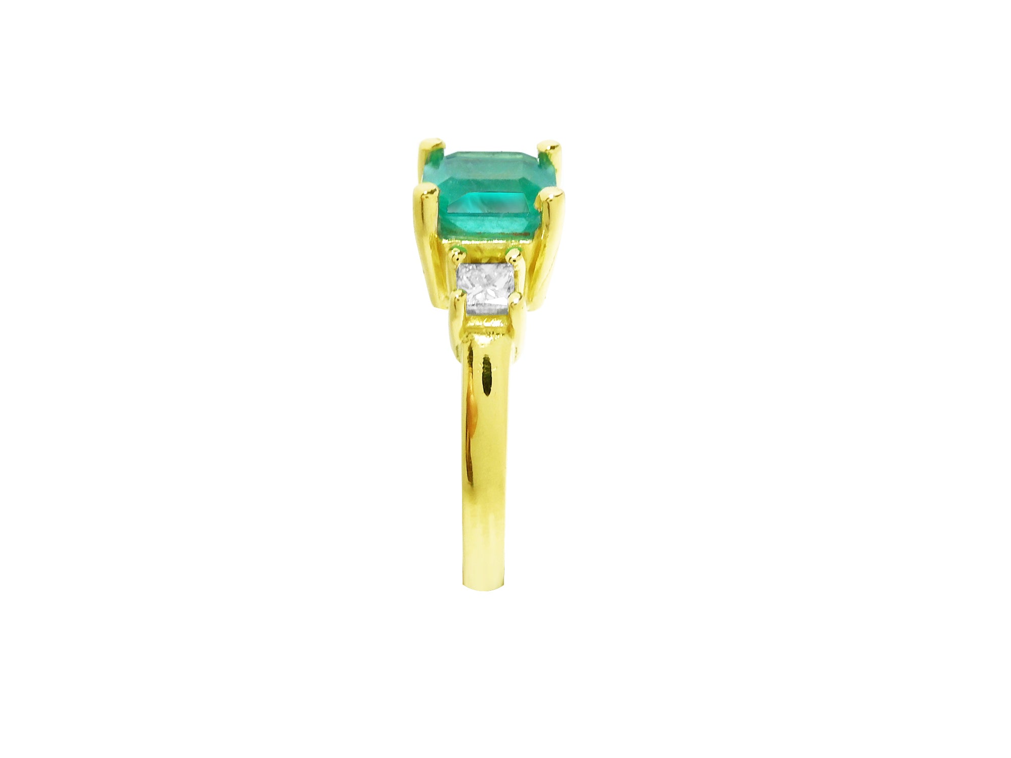 Women&#39;s emerald jewelry