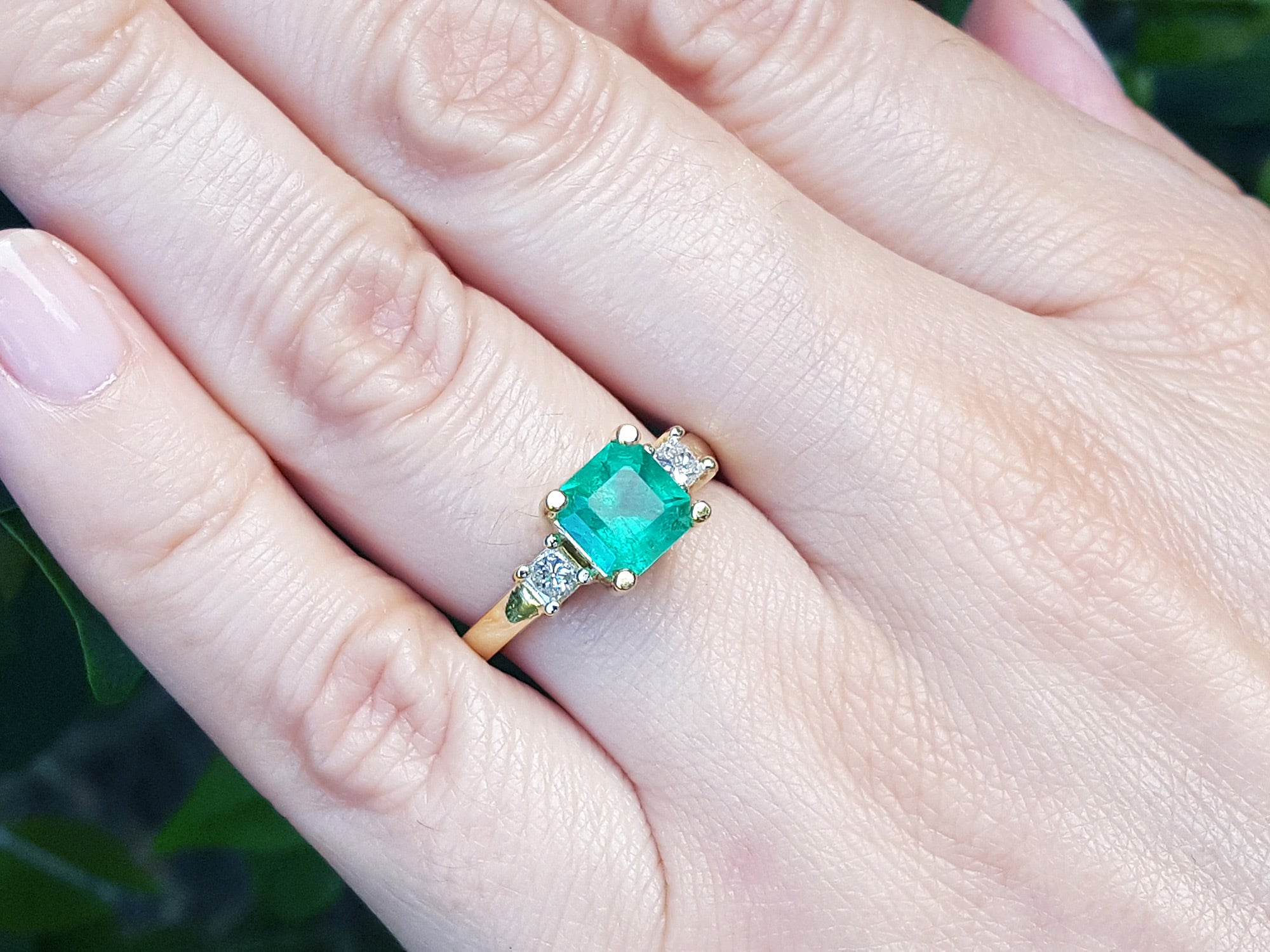 May&#39;s birthstone emerald ring for women