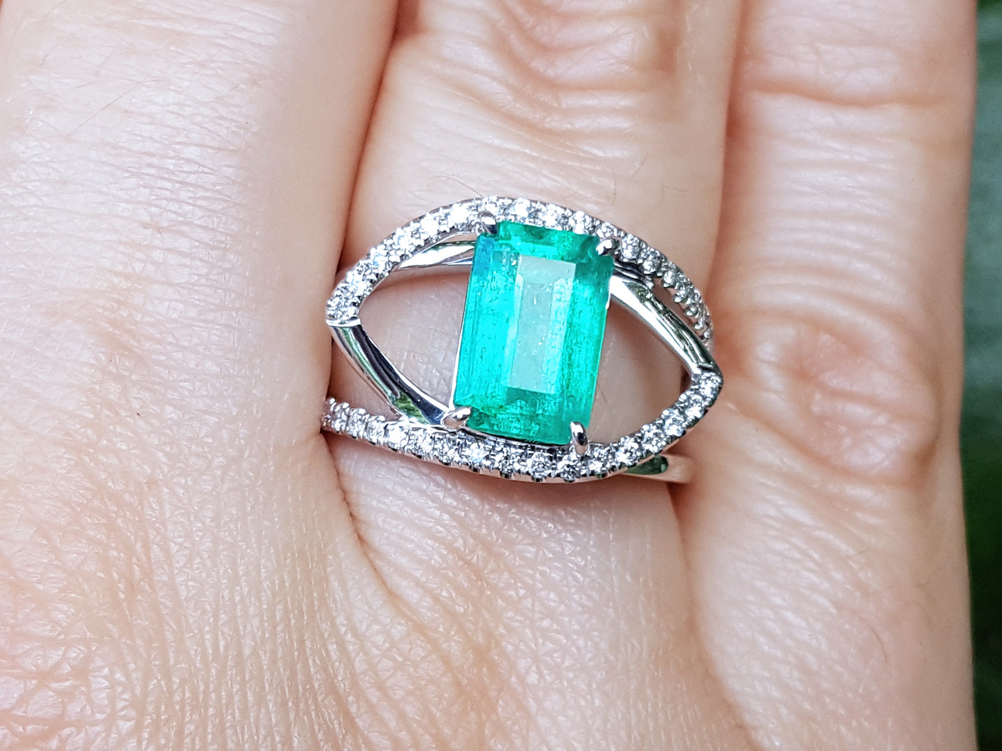 Natural emerald ring for women