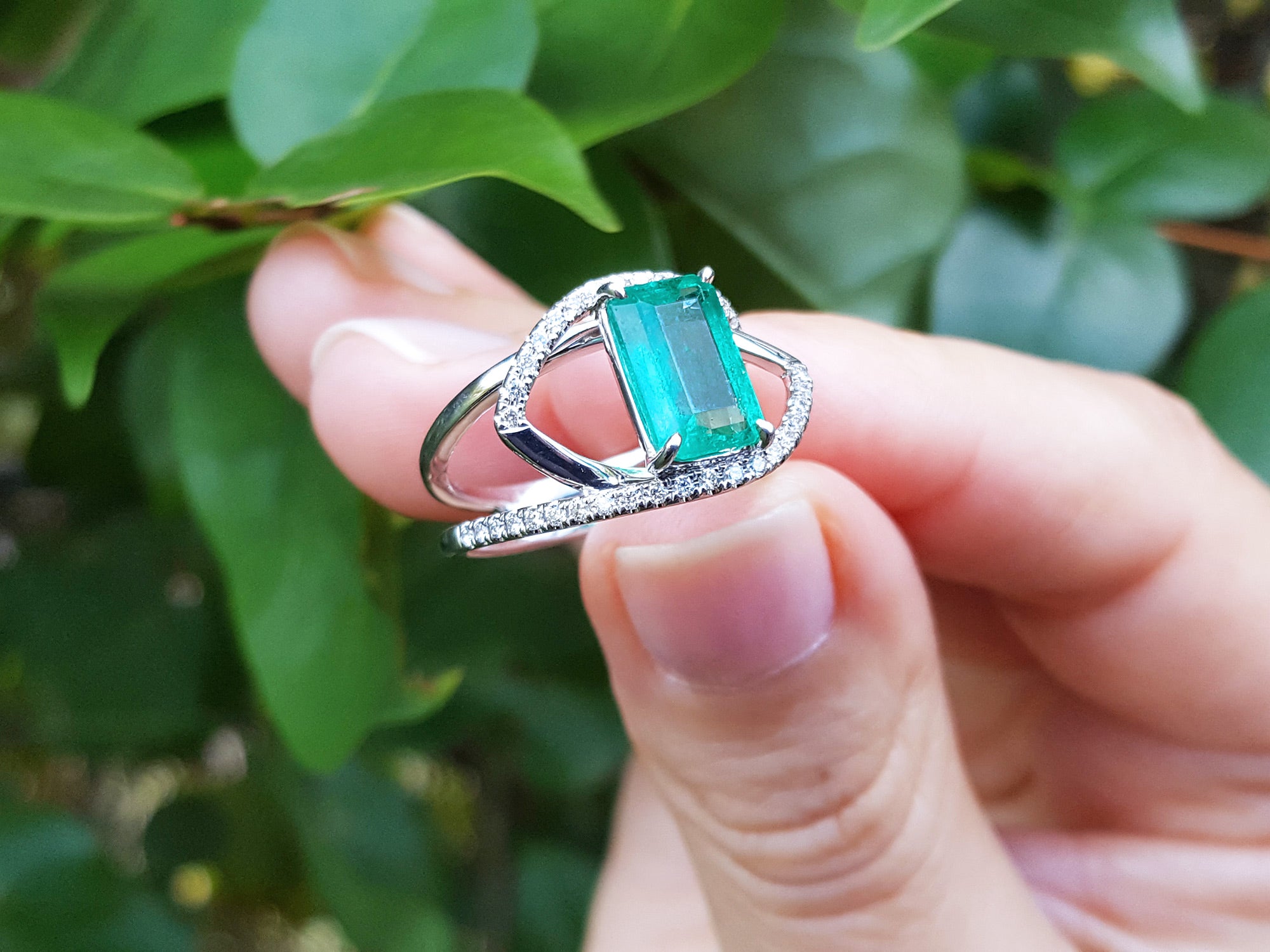 Split shank ring diamond and emerald