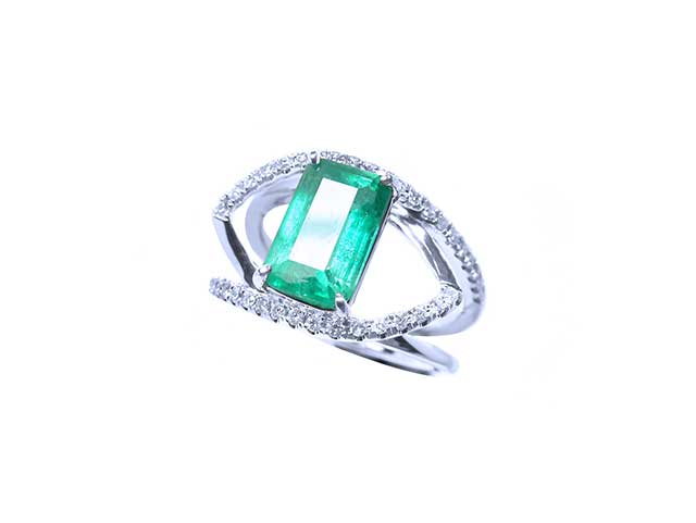 White gold fine emerald jewelry