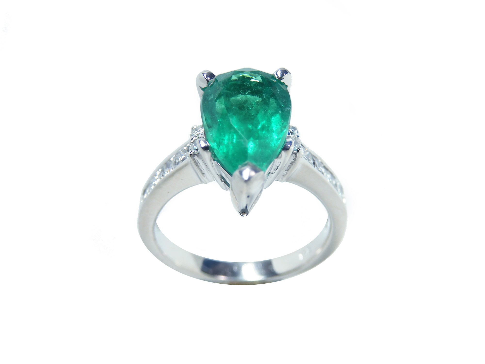 Emerald Pear Shaped Ring 3.09 ct. and Princess cut Diamonds 14K Gold