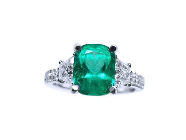 Cushion cut Colombian emerald rings