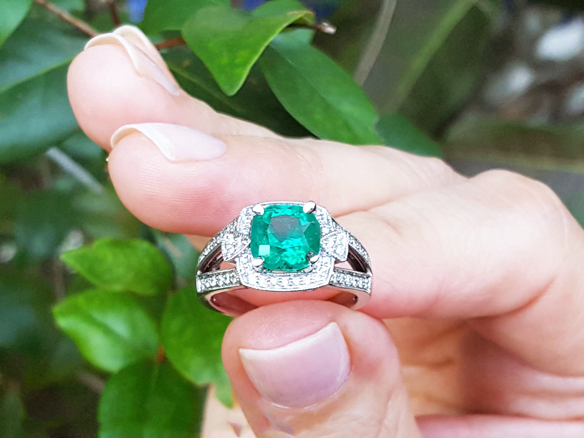 Natural emerald engagement rings