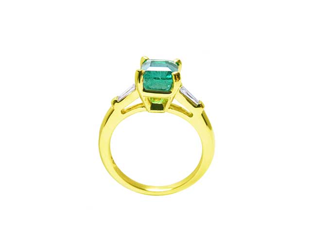 Solid yellow gold rings with emerald