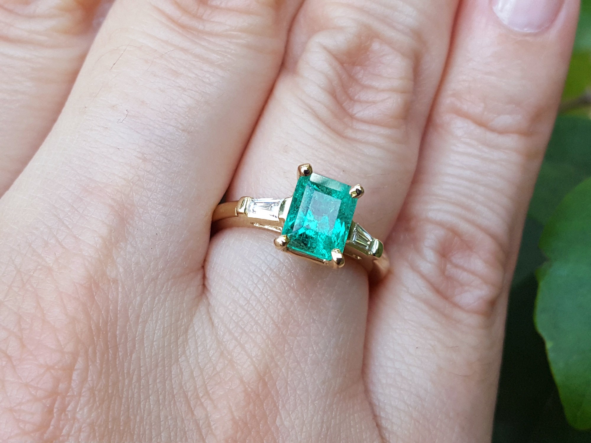 Emerald 1.68 ct Tapered Baguettes Side Diamonds Ring 14K Gold