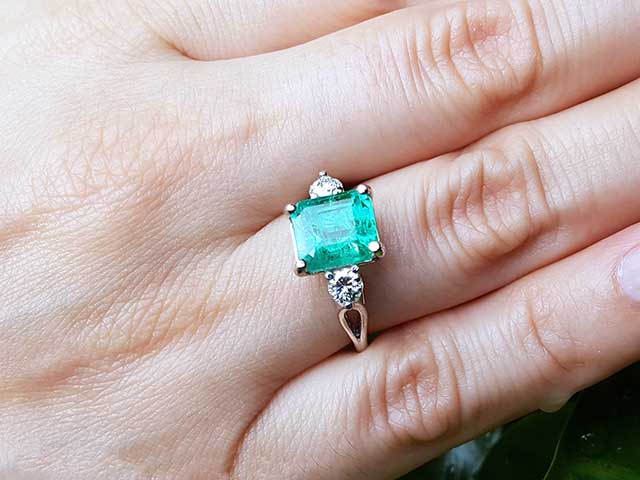 Colombian emerald rings for sale