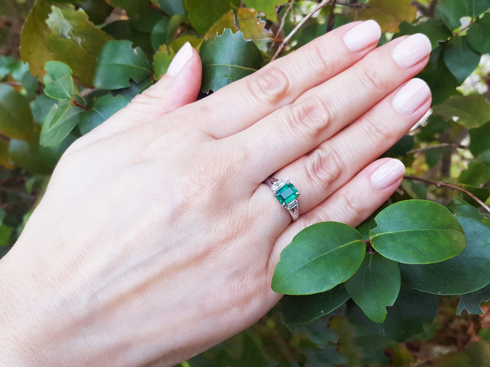 Mother&#39;s Day gift emerald platinum ring 