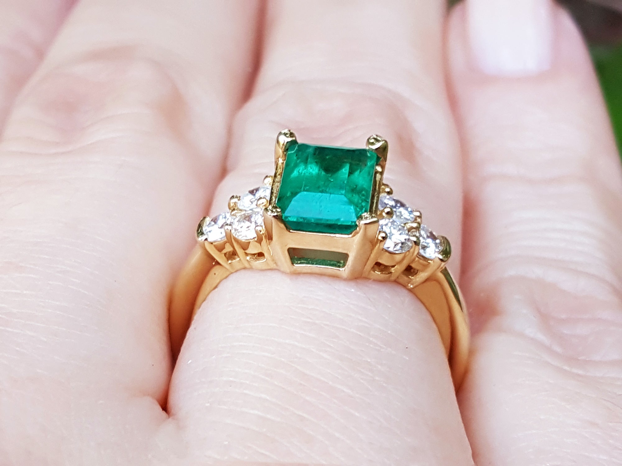 Emerald jewelry for women