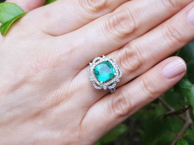 Halo diamonds emerald engagement rings