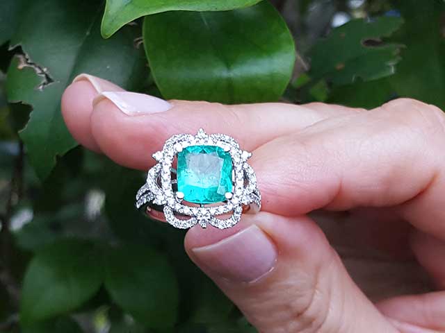 Cushion cut Colombian emerald rings