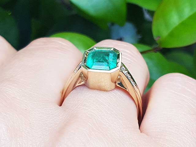 Women emerald engagement rings