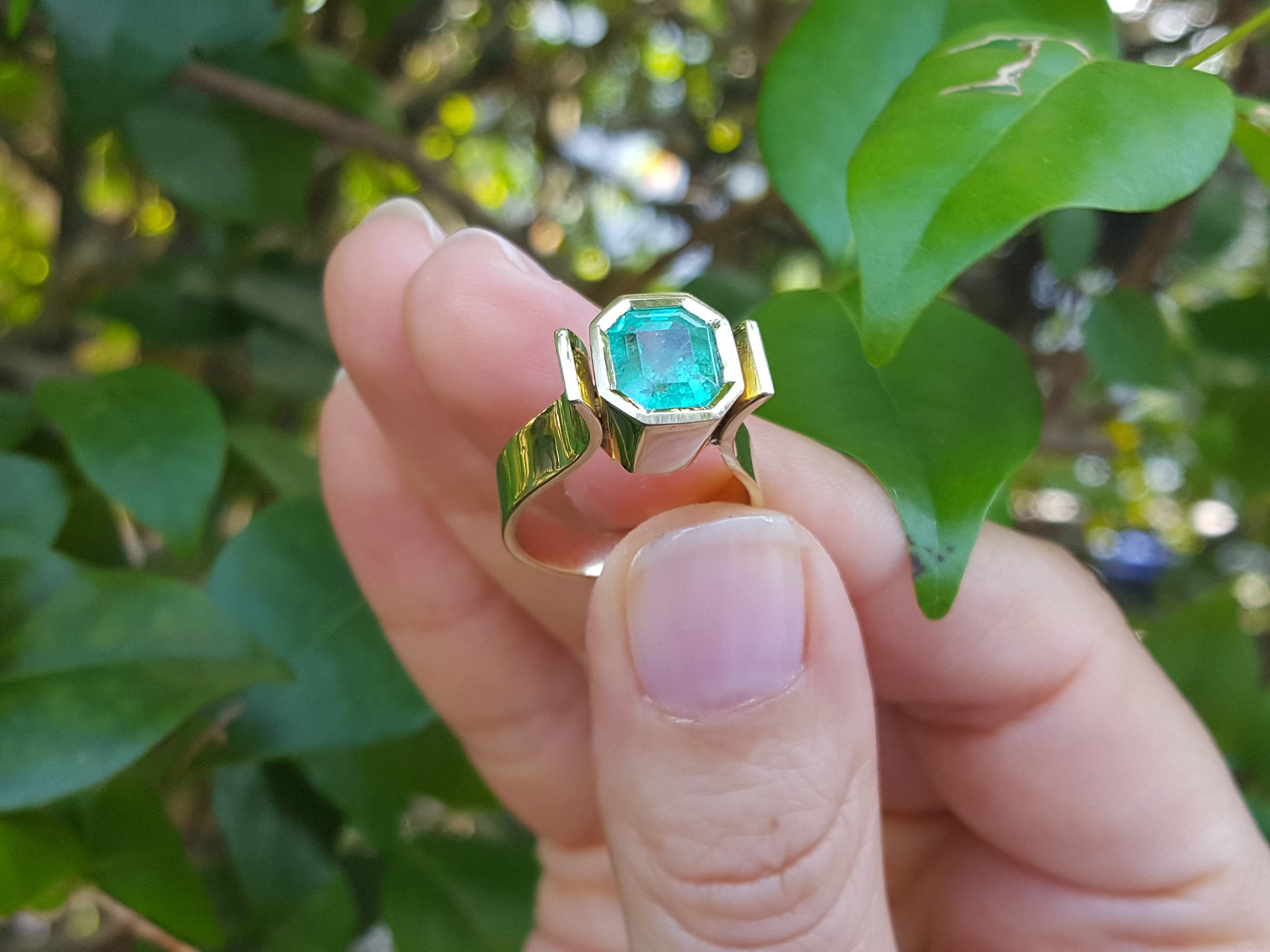 Colombian emerald solitaire ring for women