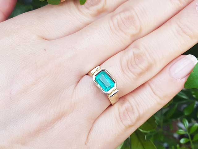 Ladies real emerald rings for sale