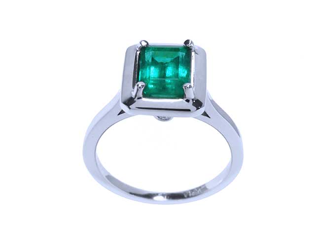 White and yellow gold fine emerald jewelry