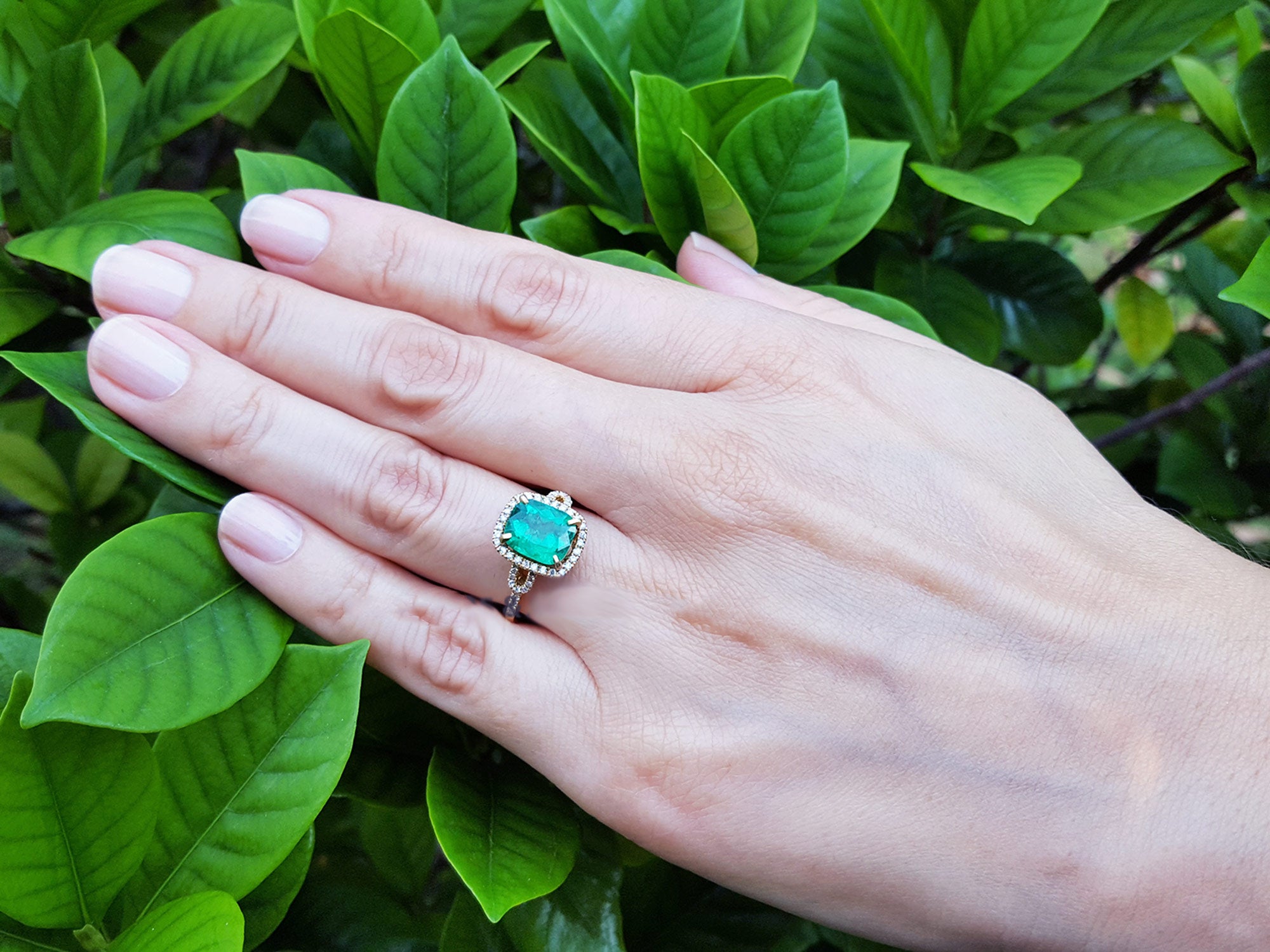 Halo diamonds emerald rings for women