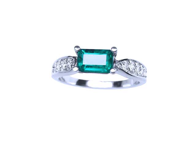 Emerald-cut real Colombian emerald rings