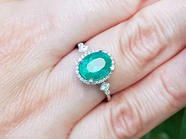 Emerald and diamond mother’s day emerald jewelry