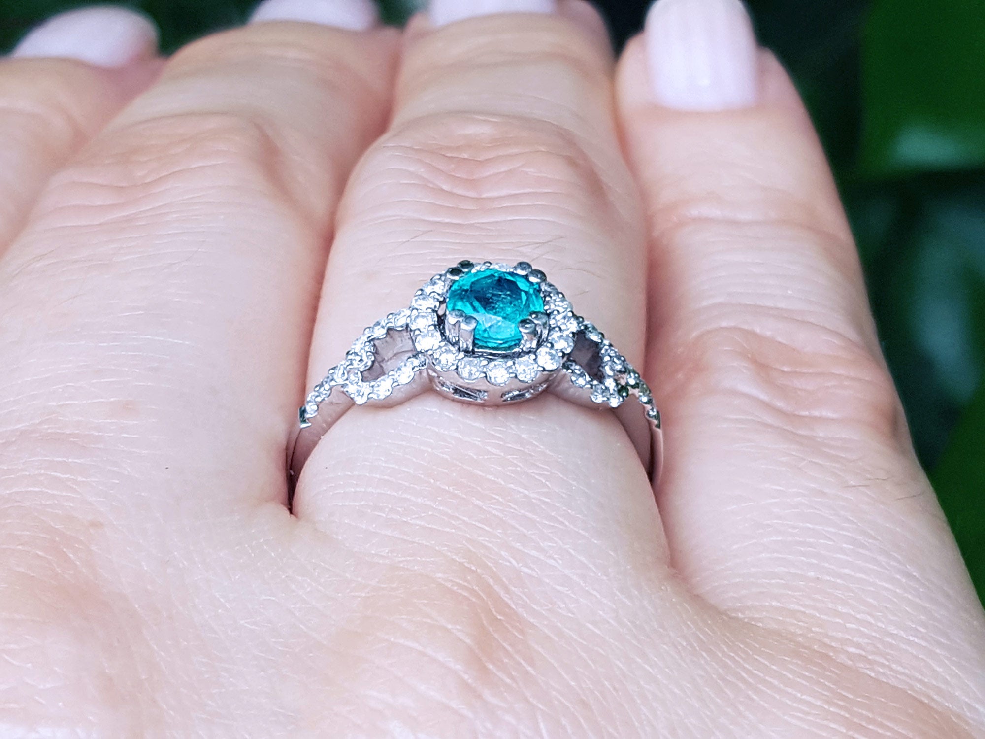 halo diamond emerald rings for women