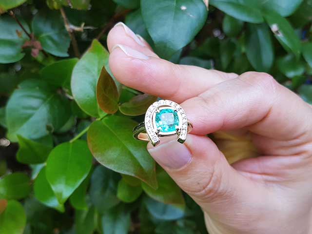 Horseshoe Colombian emerald ring wholesale