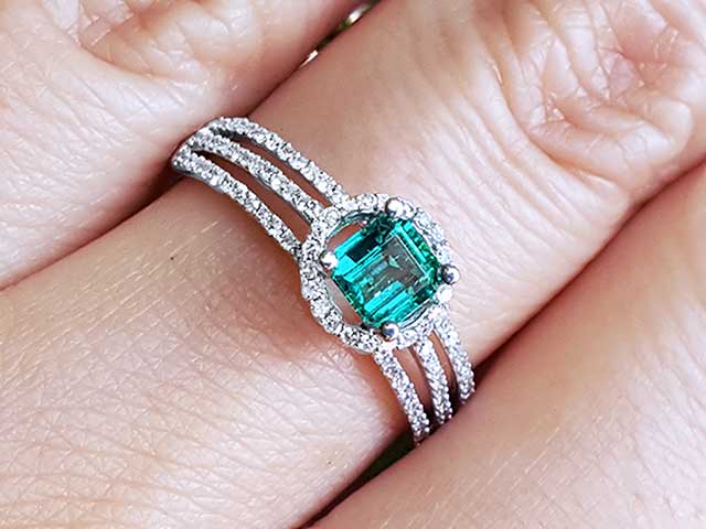 Genuine Colombian engagement emerald rings wholesale