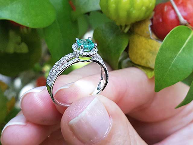 Emerald from Colombia engagement rings