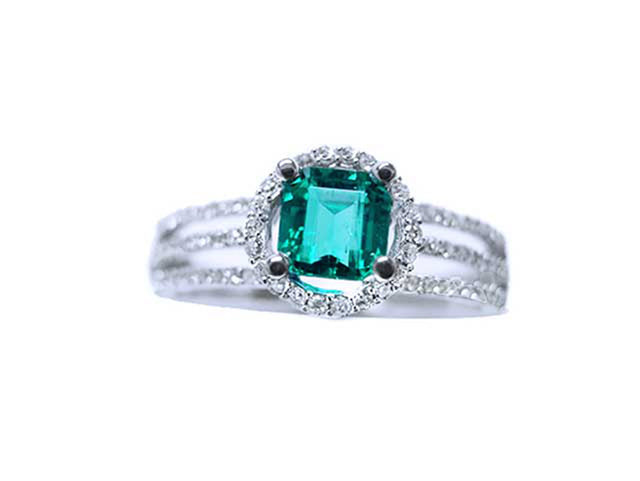 Emerald and diamonds women’s engagement rings