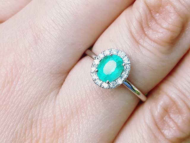 Inexpensive emerald engagement rings for women