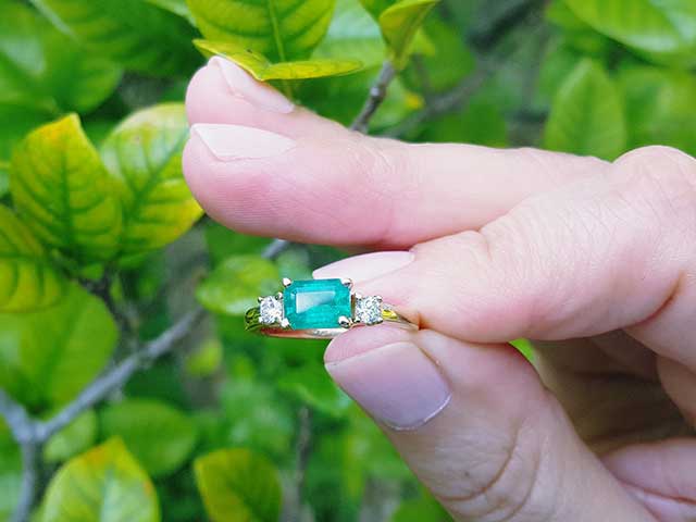 Emerald-cut ladies emerald ring wholesale
