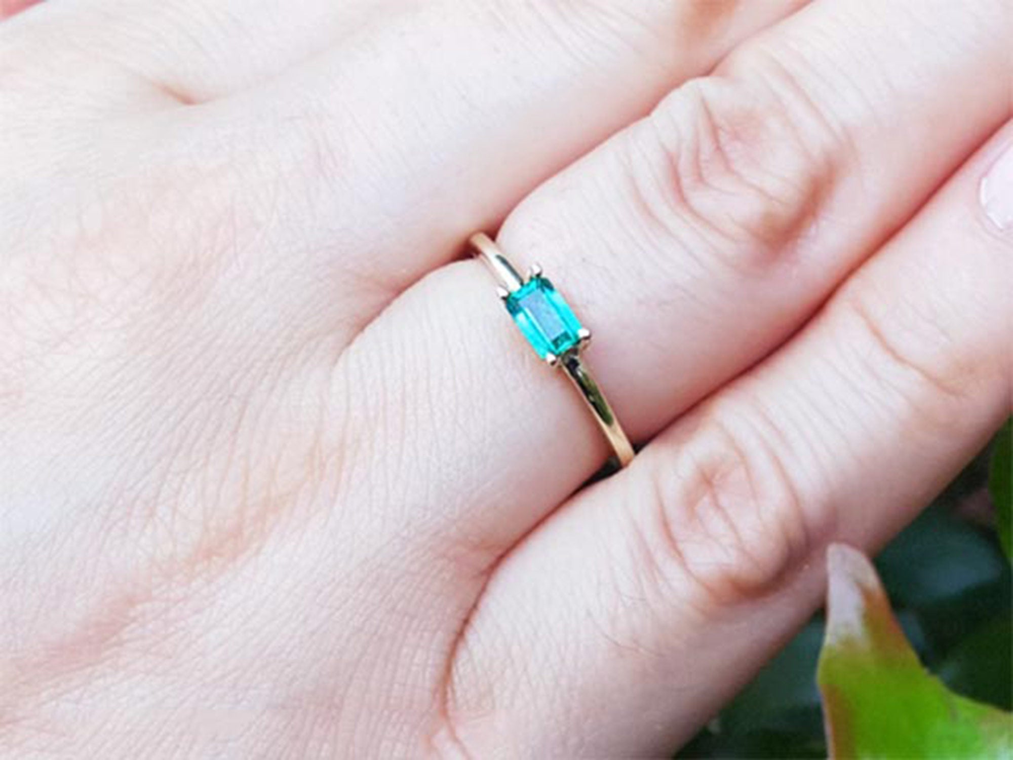 Women's Minimalist solitaire emerald rings