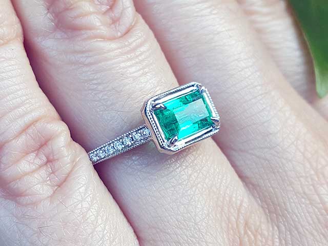 Colombian emerald women engagement rings