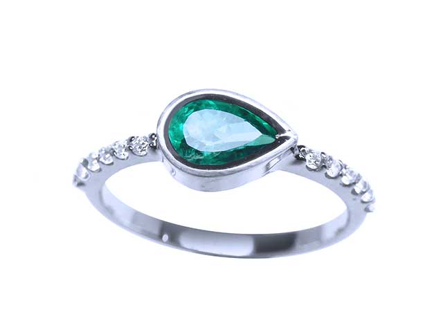 Green gemstone rings for women