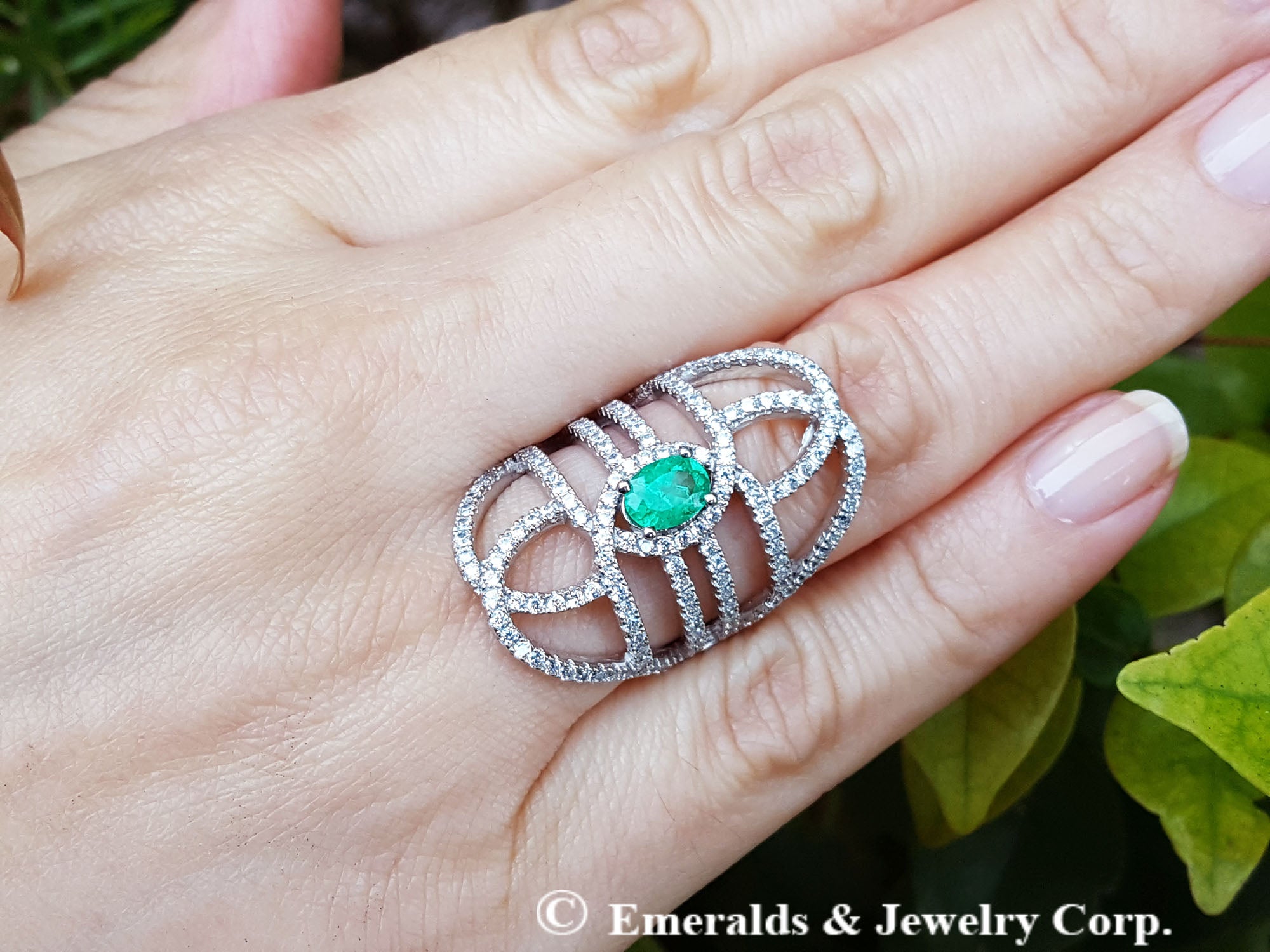 Inexpensive Women’s Natural emerald silver ring