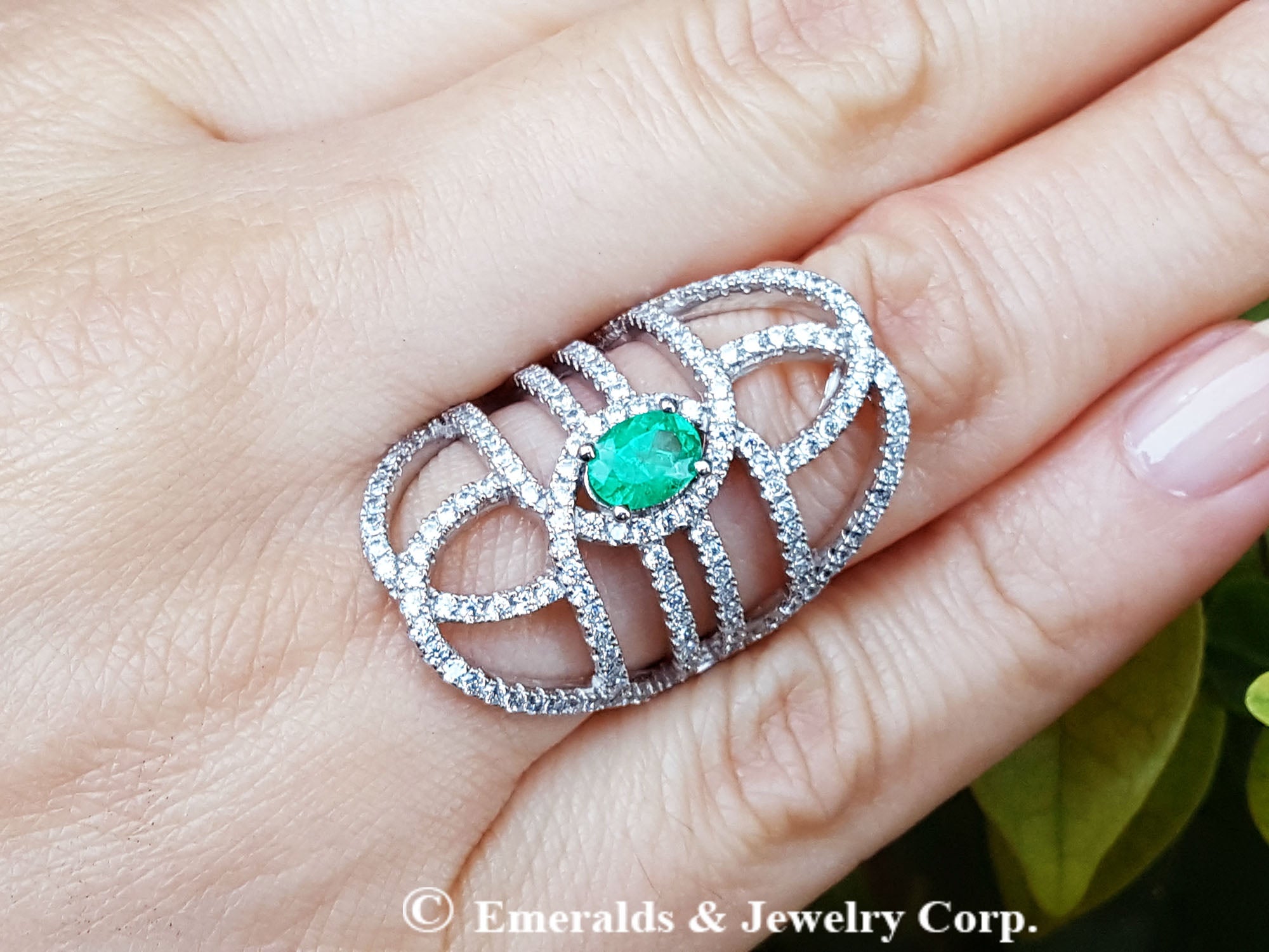 Women&#39;s emerald rings wholesale