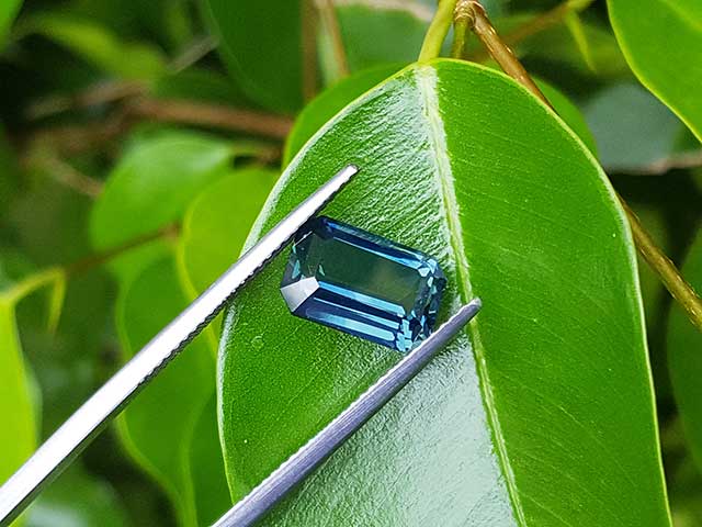 Sri Lanka born real sapphire for sale