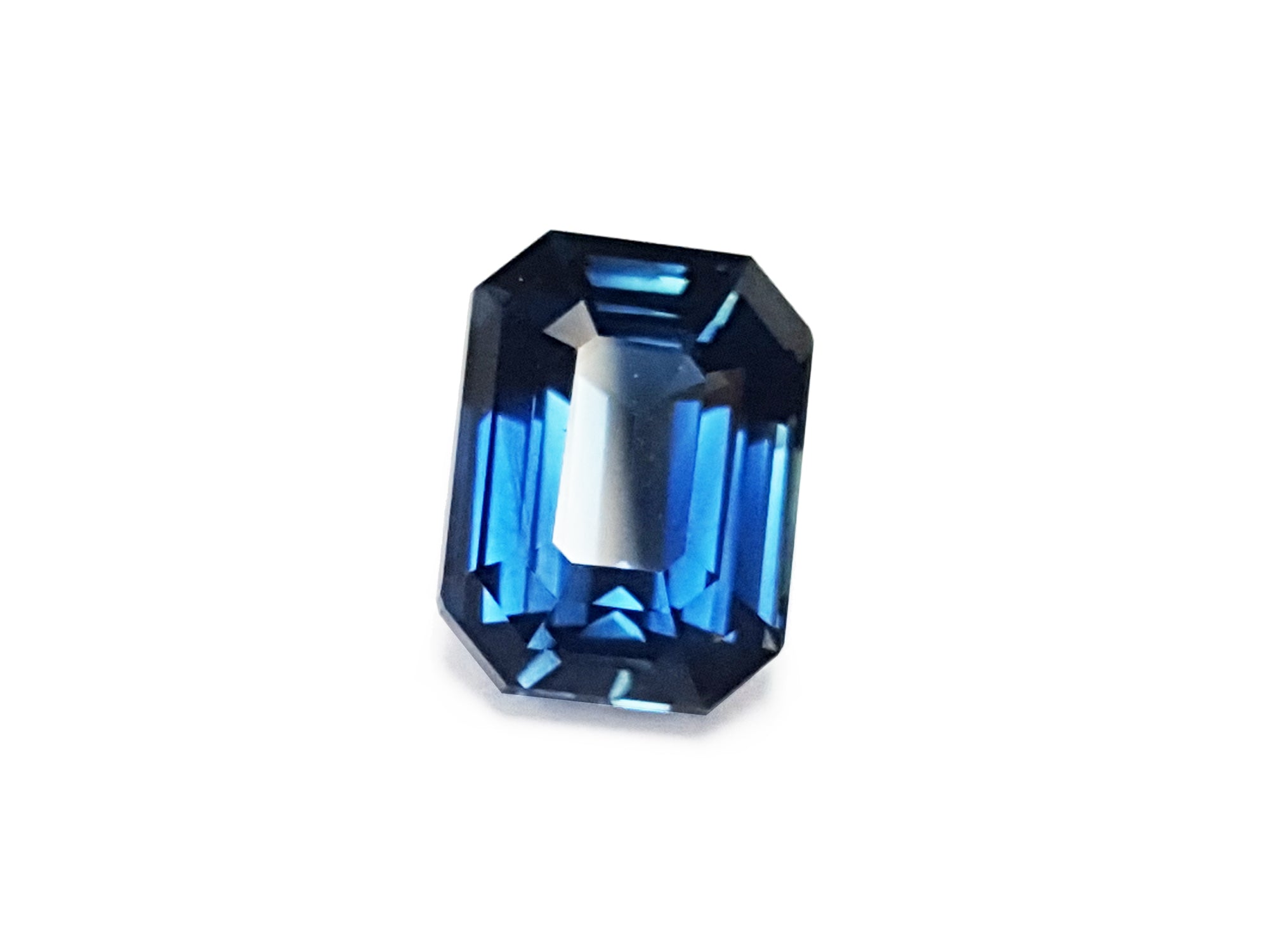 Certified loose sapphire