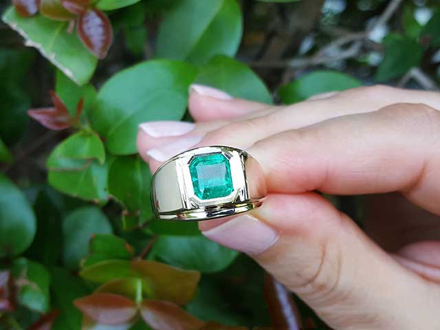 Unique men&#39;s emerald ring