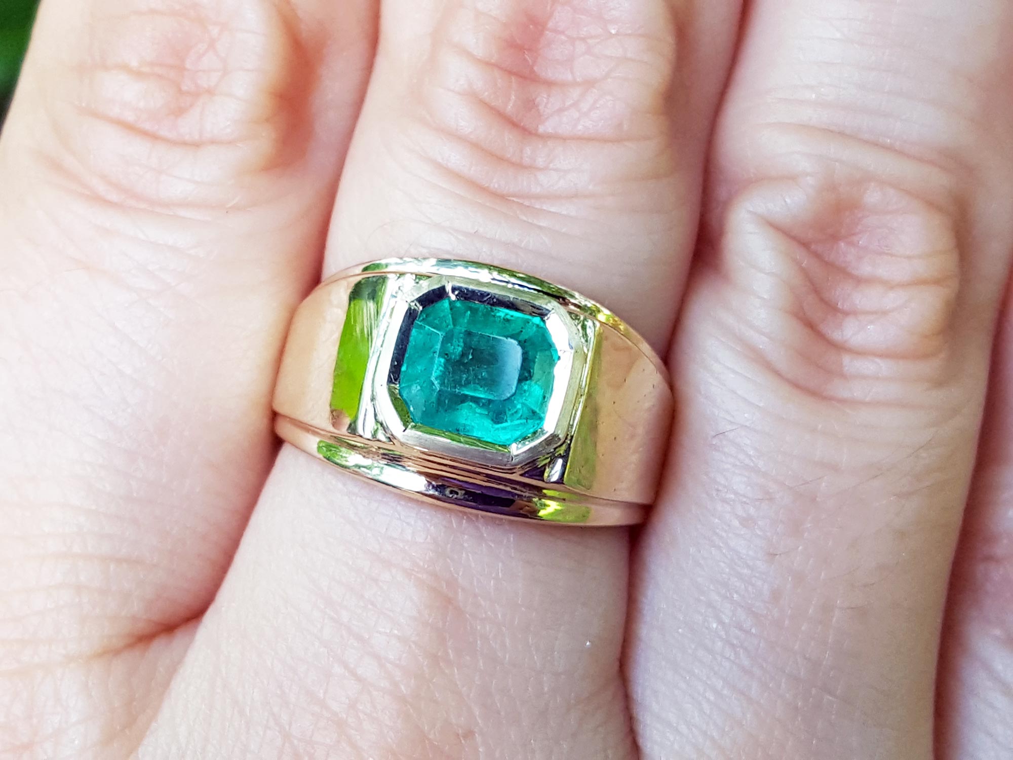 Muzo emerald ring for men