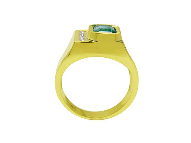 Solid yellow gold ring with emerald