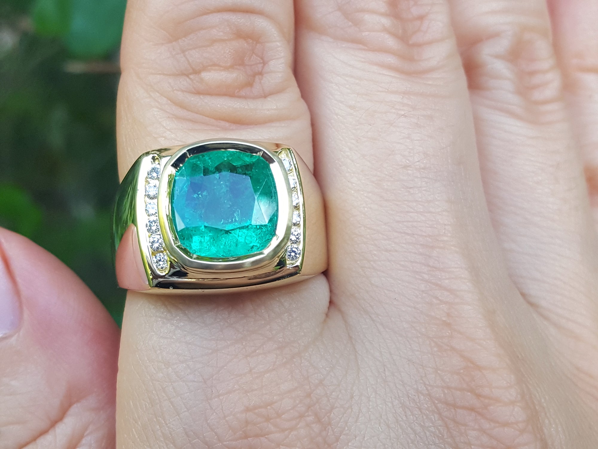 Men’s gold ring with emerald