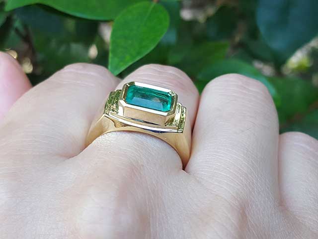 Men’s gold ring with emeralds