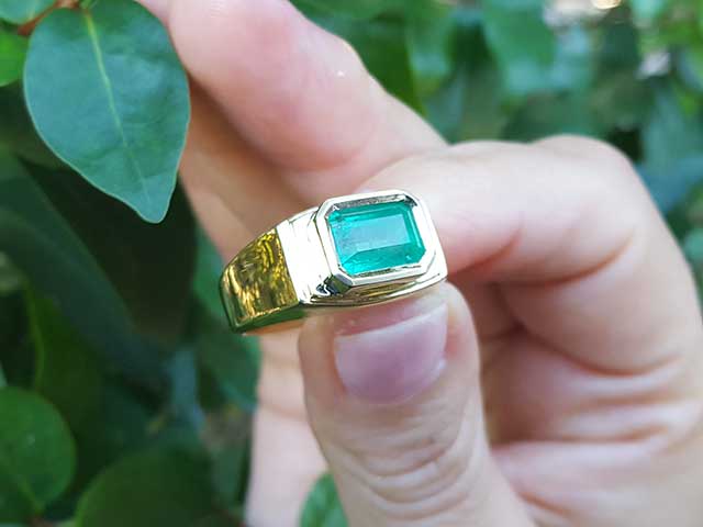 Solid gold ring with emerald
