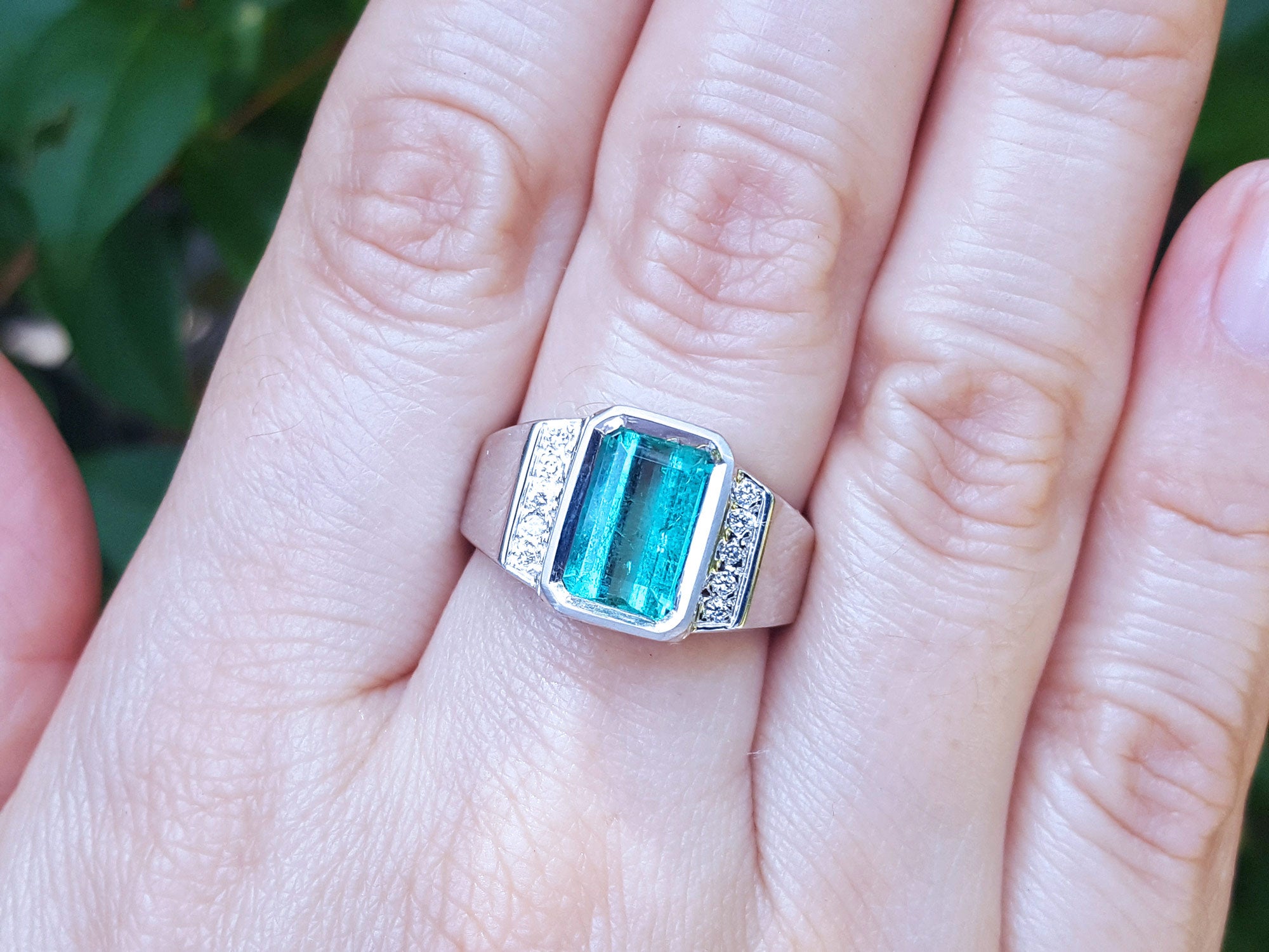 18K emerald Bezel set men’s rings for sale