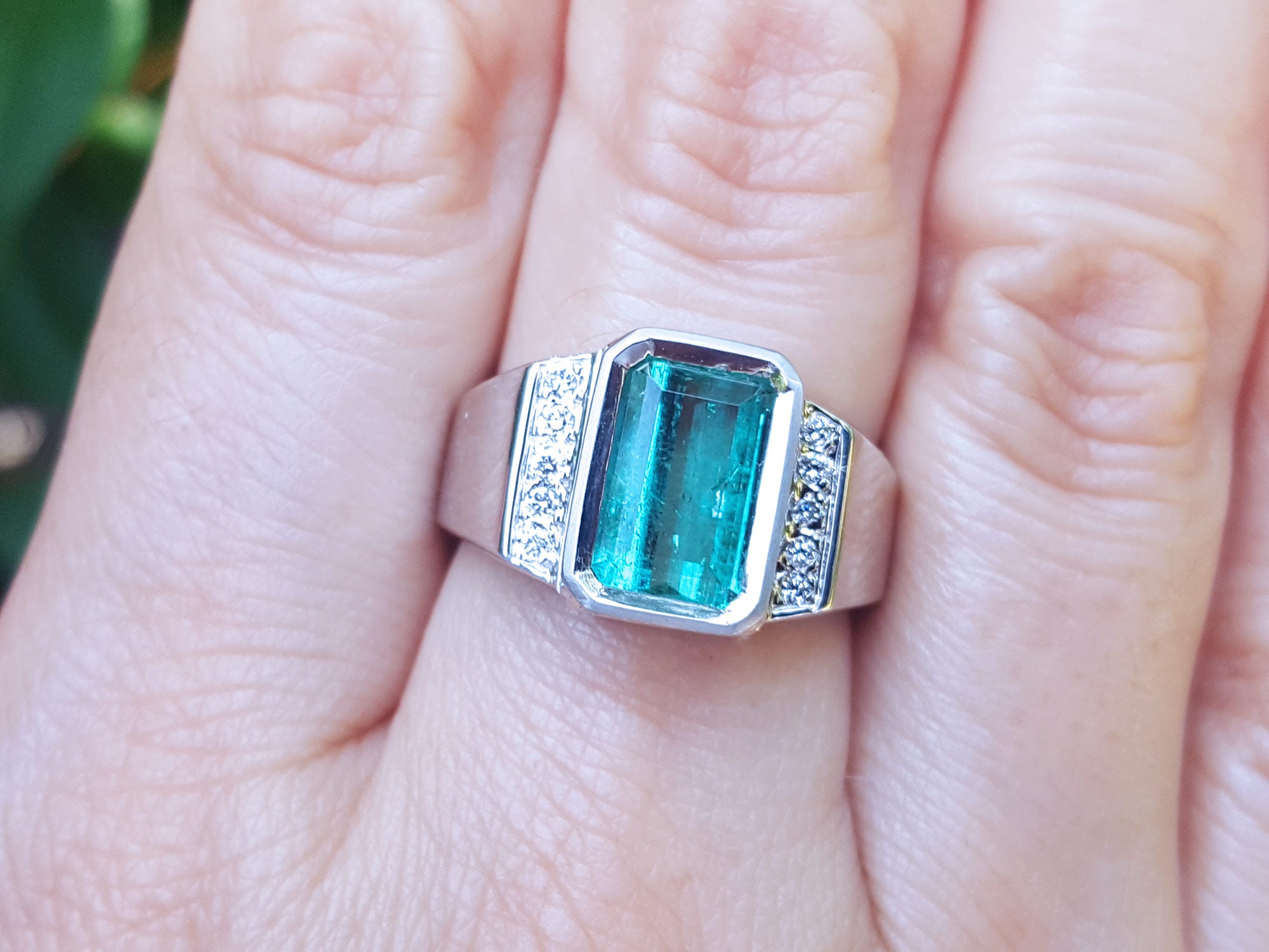 Men’s emerald rings for sale in USA