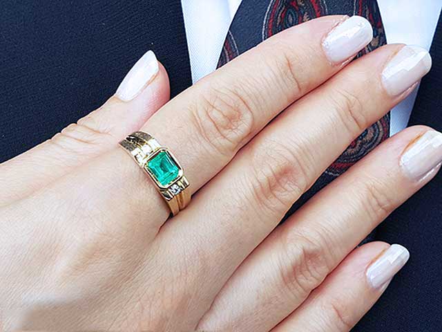 Men&#39;s Emerald and gold ring