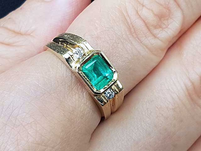 Men’s emerald and gold jewelry