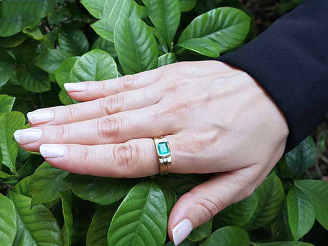 Men’s unique emerald gold rings