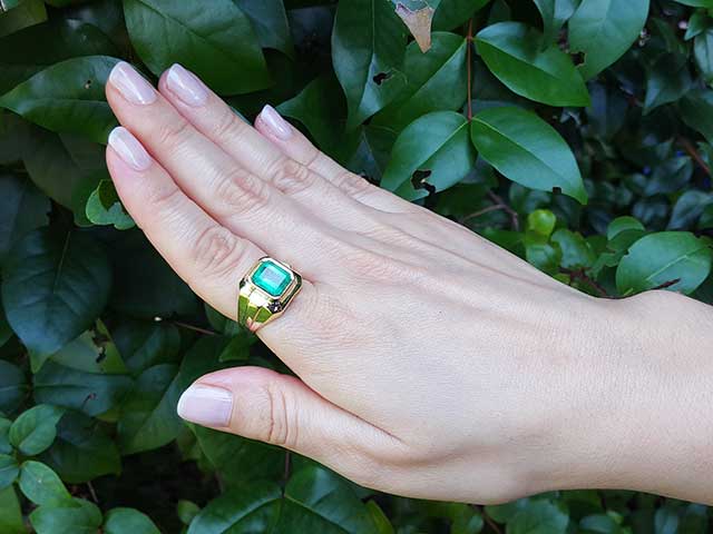 Men&#39;s Emerald Rings 18k