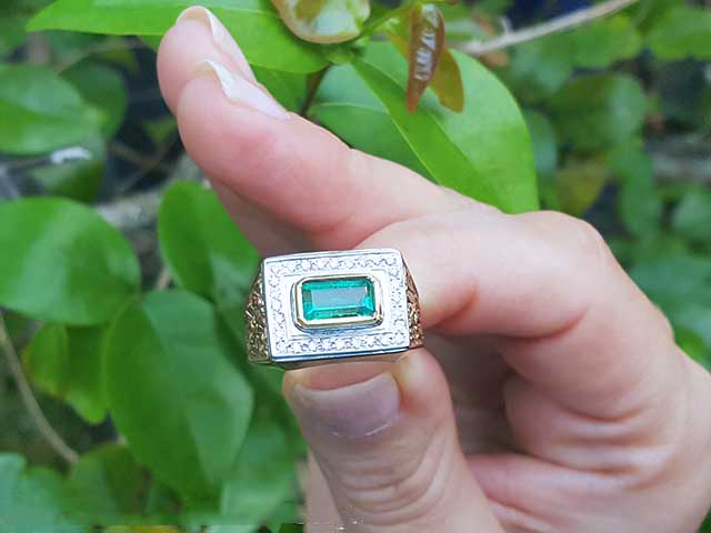 Unique men’s emerald rings