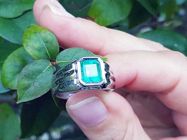 Green emerald men’s rings